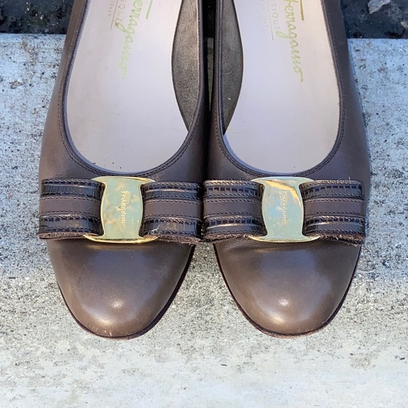Salvatore Ferragamo brown Leather VARA VERA BOW FLATS 8 A4 (Narrow) - Picture 3 of 13
